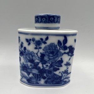 Classic Rose, Ch’ing Dynasty 1662-1722, Bluhender Garten, Rosenthal Group 4.5" H